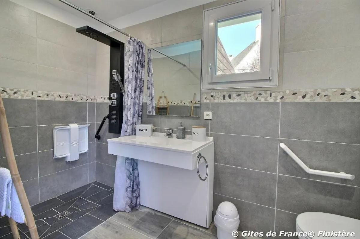 Holiday home Les Gites Du Bord De Mer Plouarzel France